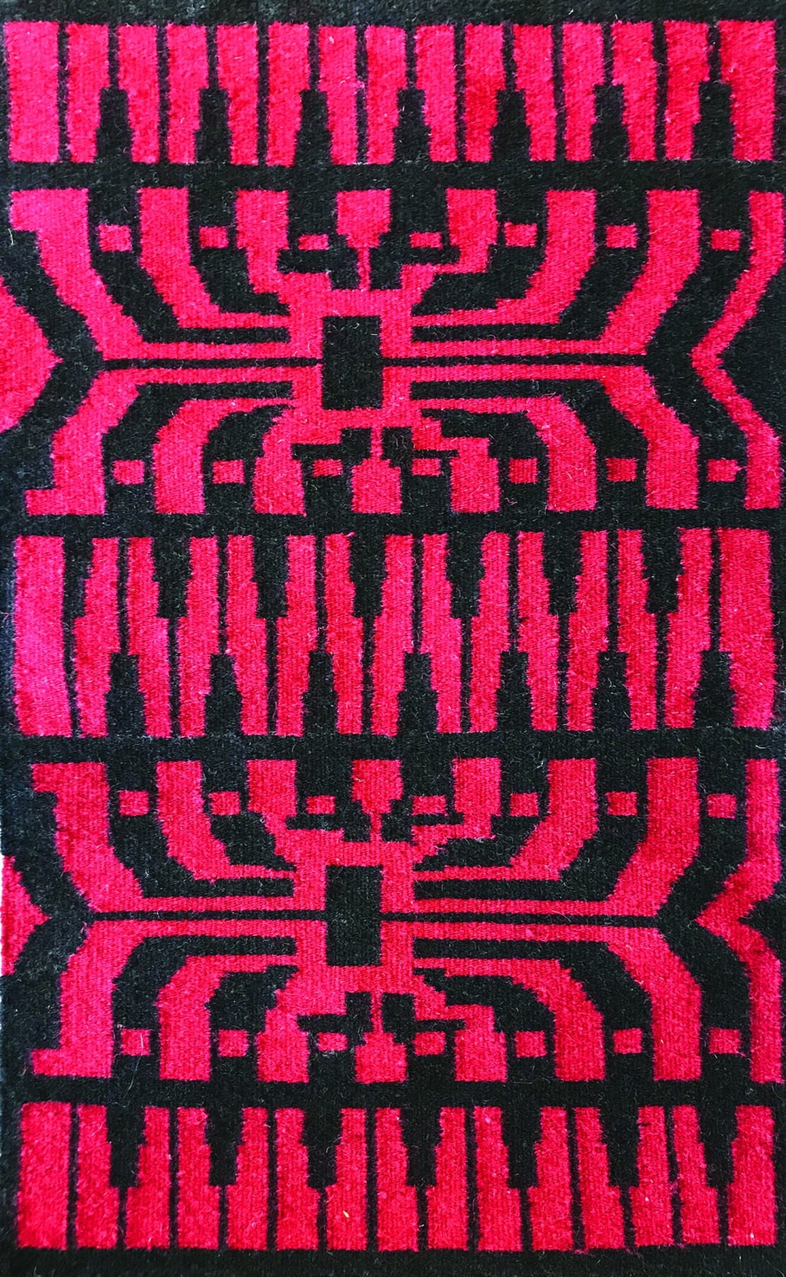 Marilou Schultz, "Chip," 2018, wool, 15.25 x 25.25 inches.